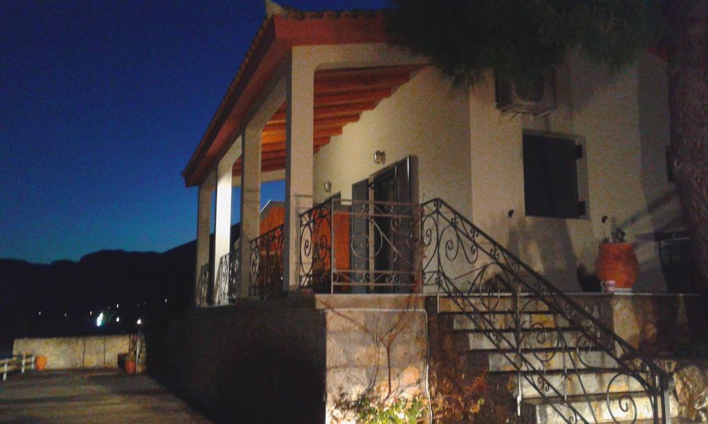 Niriides Apartment Galaxidi Bagian luar foto