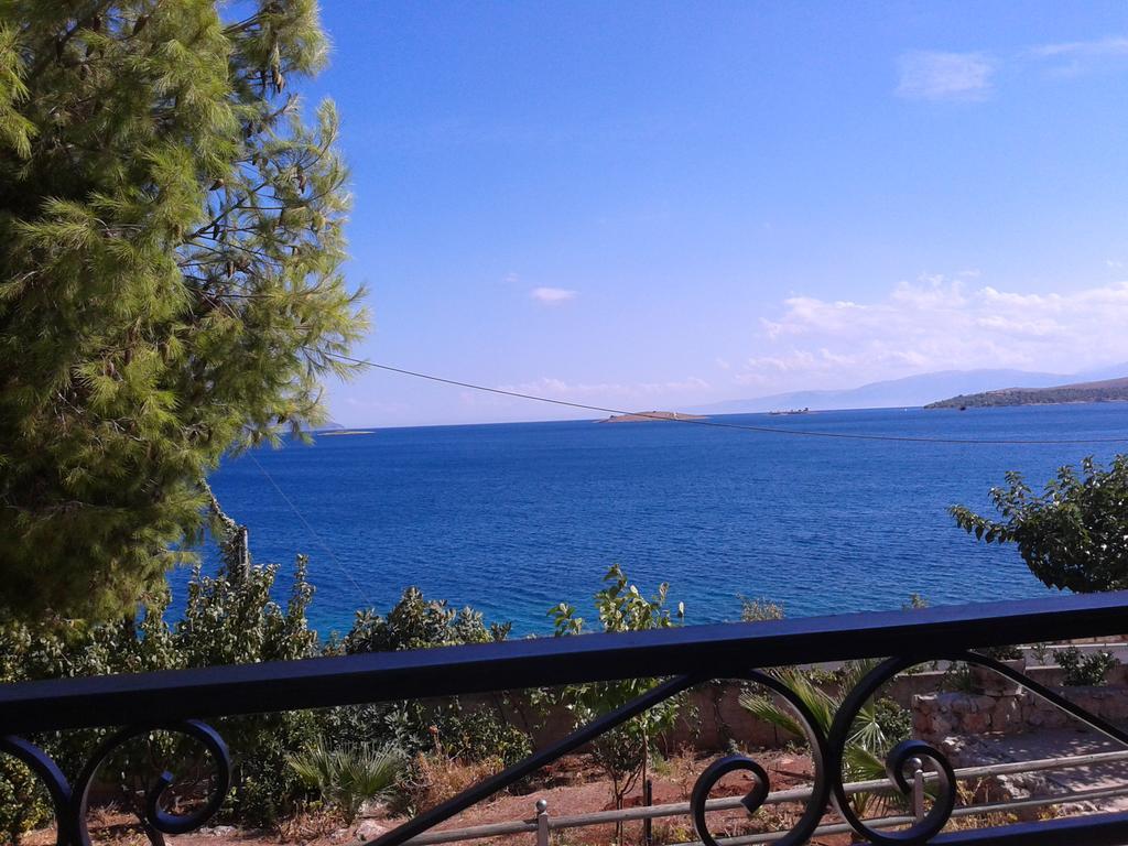 Niriides Apartment Galaxidi Bagian luar foto