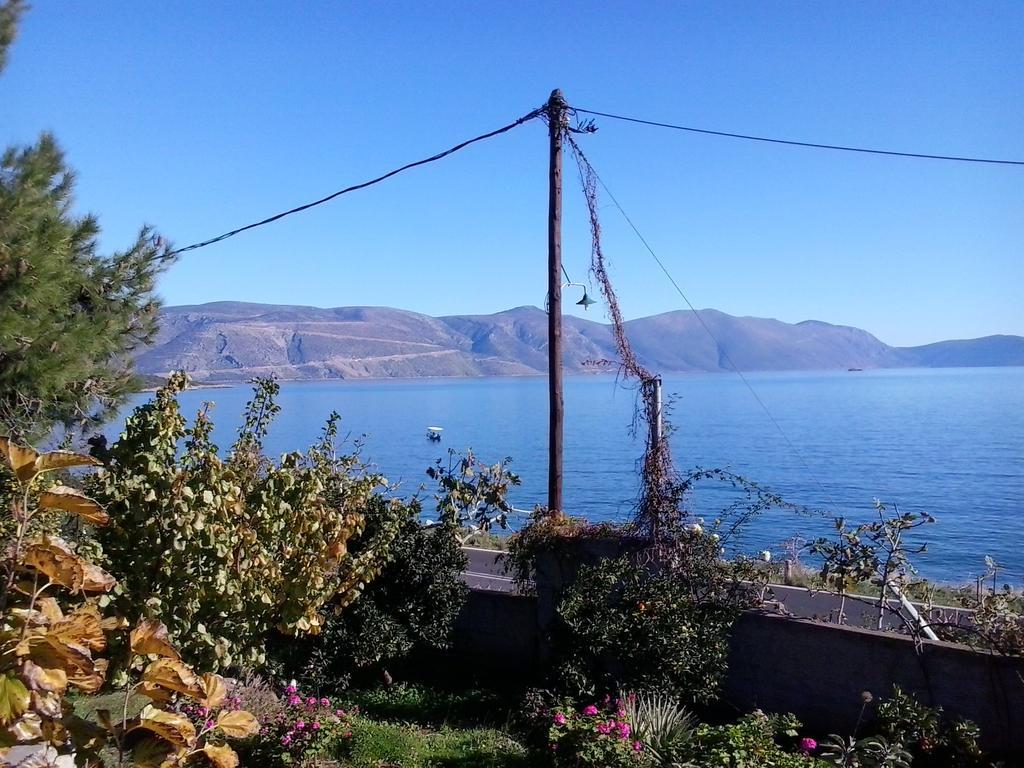 Niriides Apartment Galaxidi Bagian luar foto