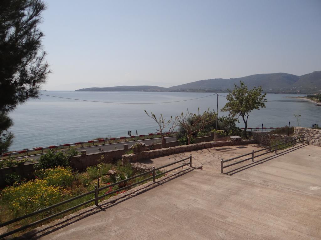 Niriides Apartment Galaxidi Bagian luar foto