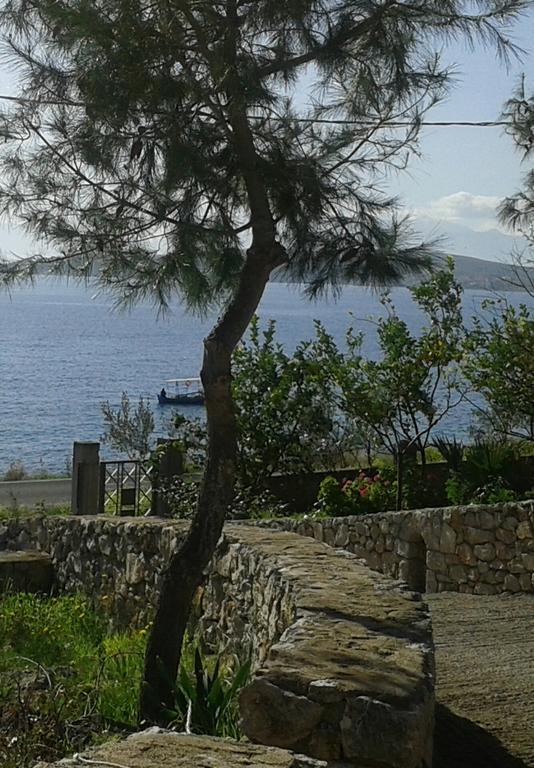 Niriides Apartment Galaxidi Bagian luar foto