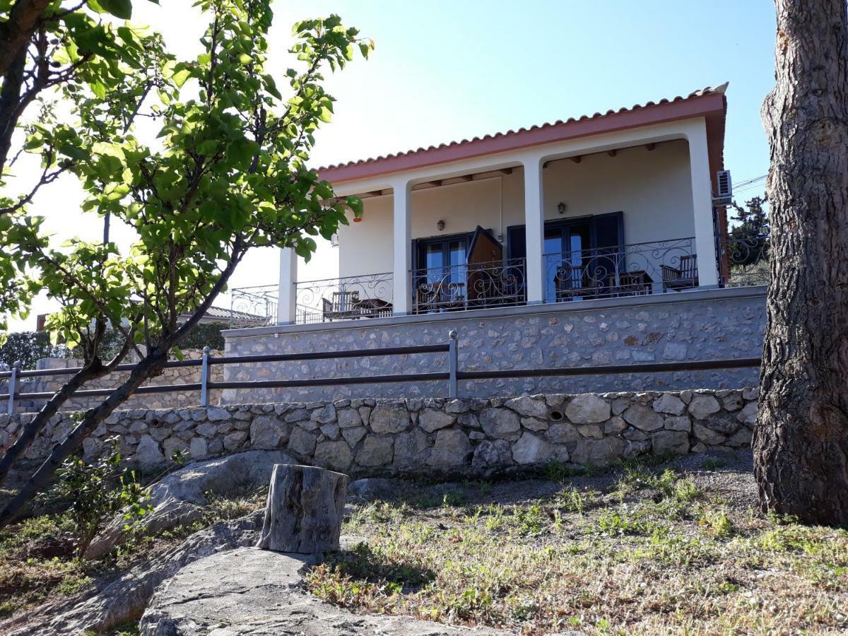 Niriides Apartment Galaxidi Bagian luar foto